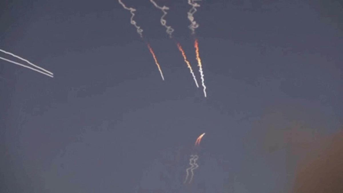 الأردن يعترض صواريخ إيرانية في أجوائه