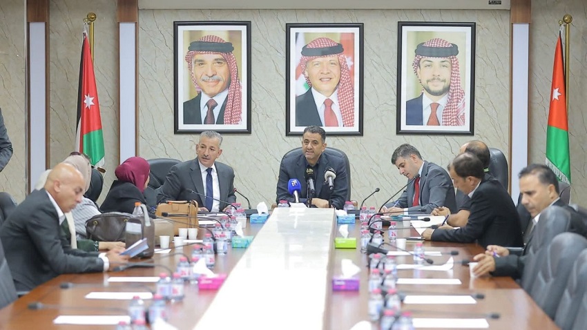 مناقشة دمج مؤسستين استهلاكيتين بحضور لجنة نيابية