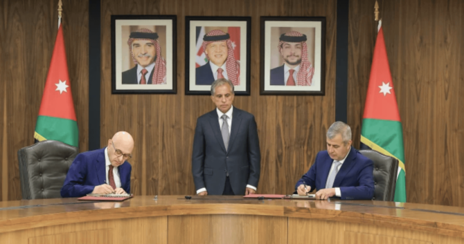 الأردن يوقع اتفاقية استثمار بمليار دولار لإنشاء أول مصنع للأمونيا الخضراء على نطاق المرافق الخدمية